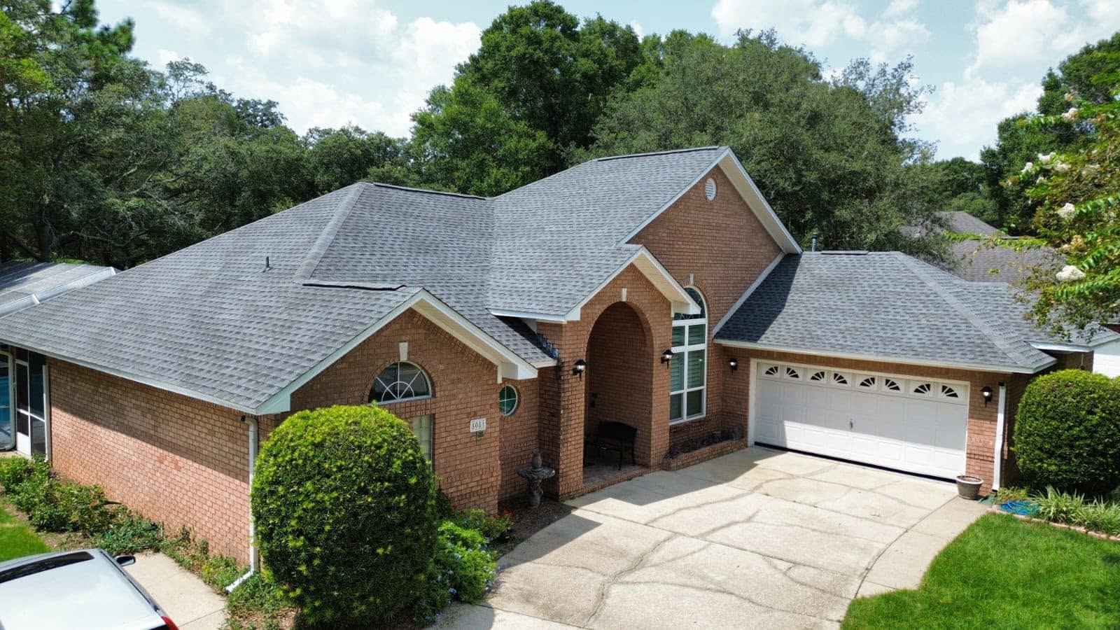 New architectural shingle roof on a brick home in Northwest Florida by Elite-Pro Roofing